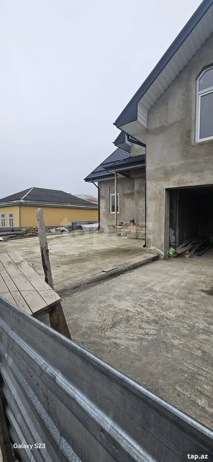 Satılır 5 otaqlı həyət evi 300 m²