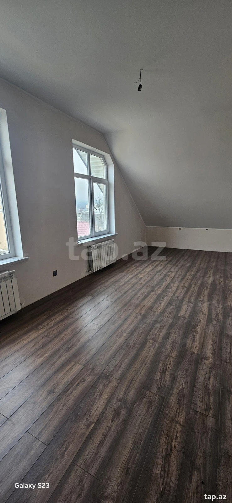 Satılır 5 otaqlı həyət evi 300 m²