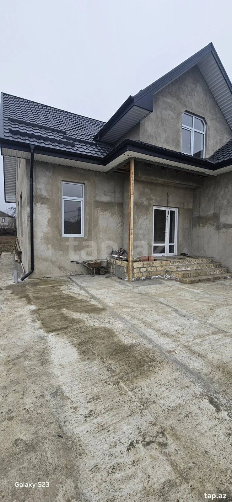 Satılır 5 otaqlı həyət evi 300 m²