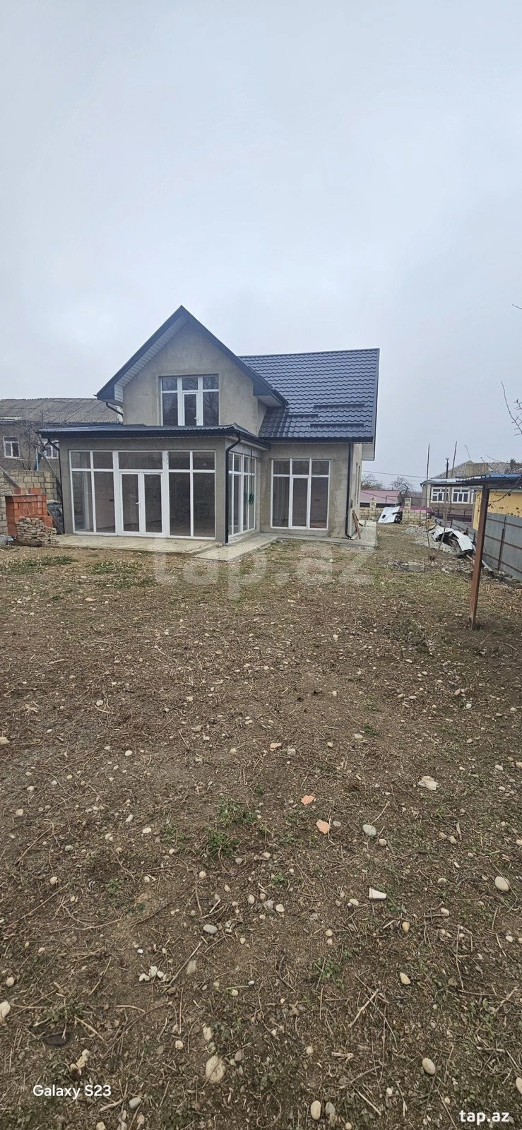 Satılır 5 otaqlı həyət evi 300 m²