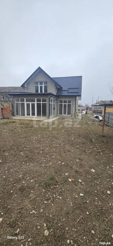 Satılır 5 otaqlı həyət evi 300 m²