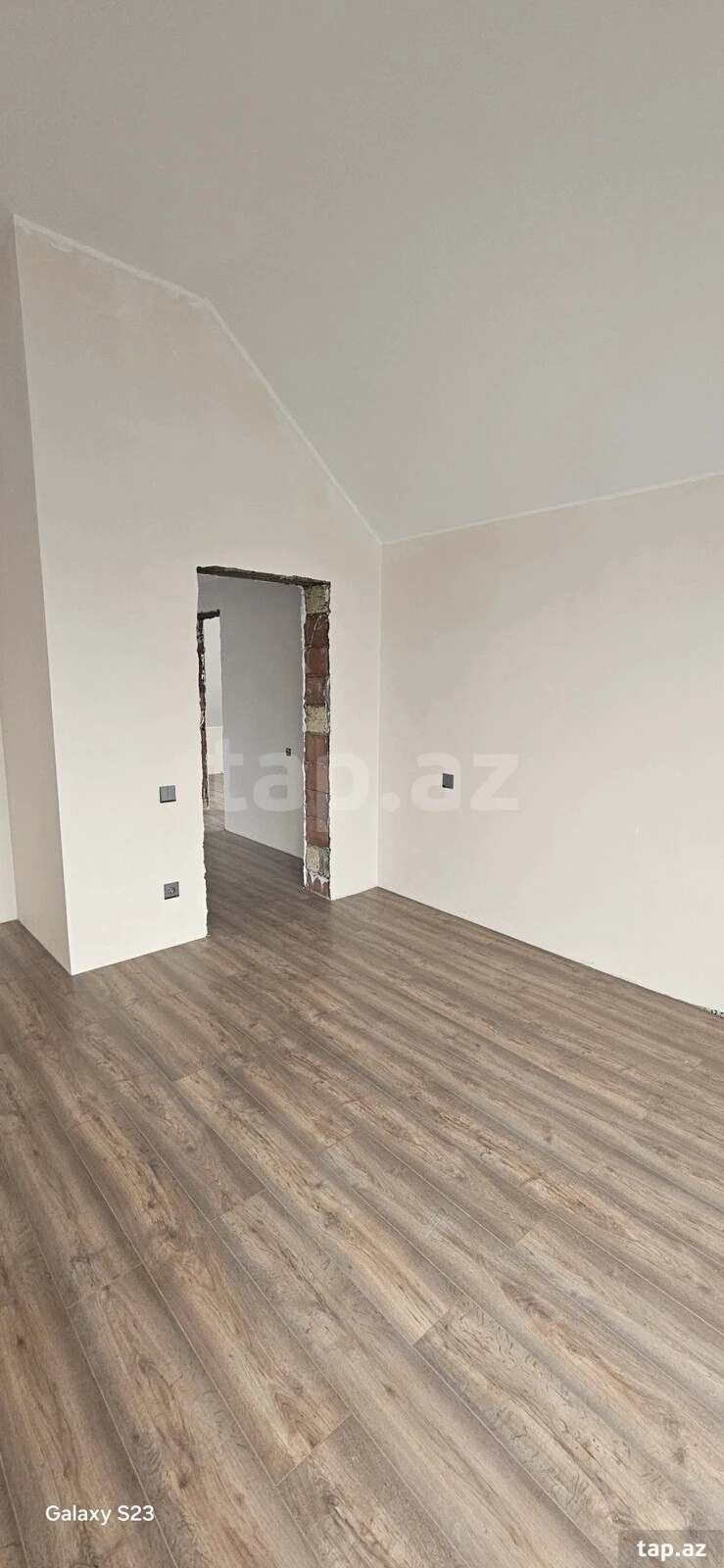 Satılır 5 otaqlı həyət evi 300 m²