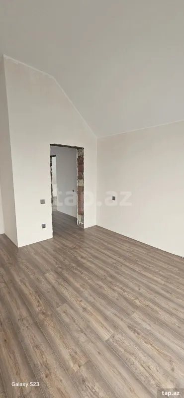 Satılır 5 otaqlı həyət evi 300 m²