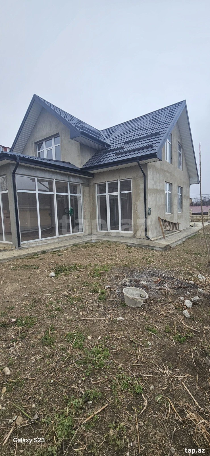Satılır 5 otaqlı həyət evi 300 m²