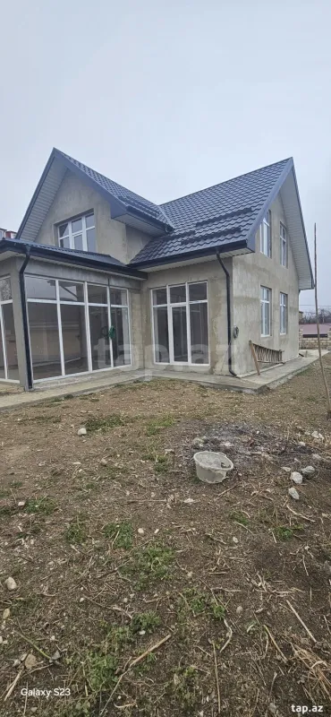 Satılır 5 otaqlı həyət evi 300 m²