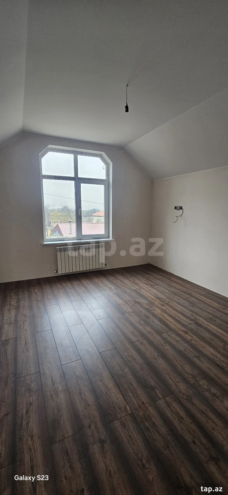 Satılır 5 otaqlı həyət evi 300 m²