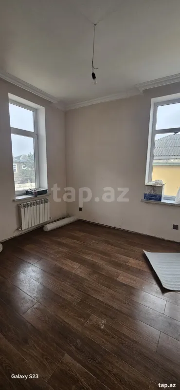 Satılır 5 otaqlı həyət evi 300 m²