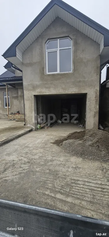Satılır 5 otaqlı həyət evi 300 m²