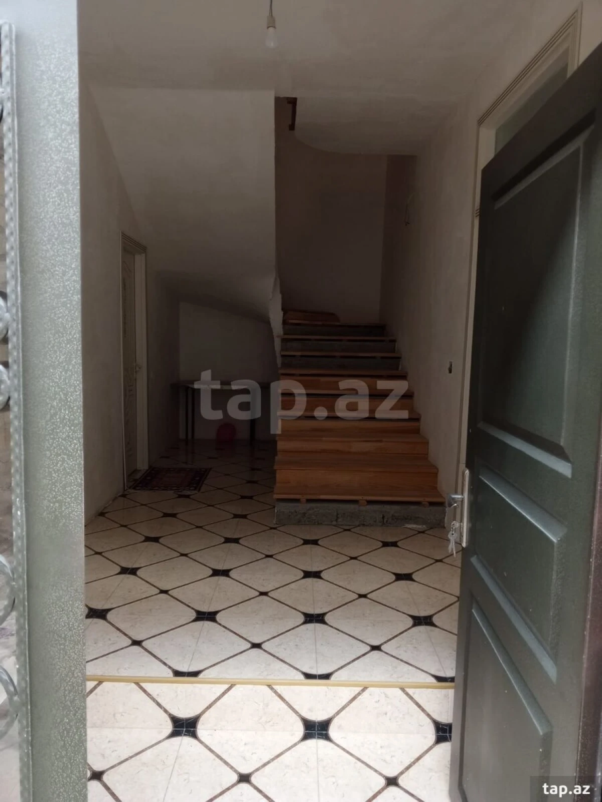 Satılır 4 otaqlı həyət evi