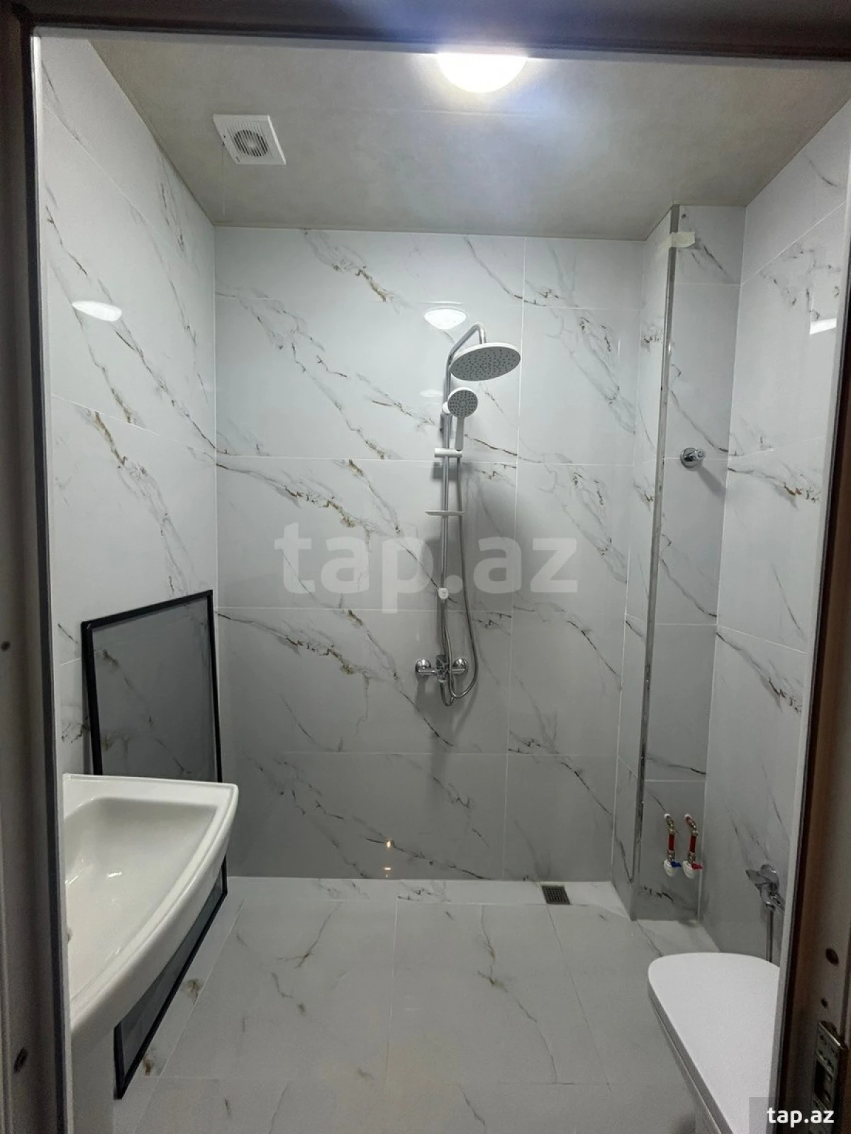 Kirayə verilir 3 otaqlı yeni tikili 85 m²