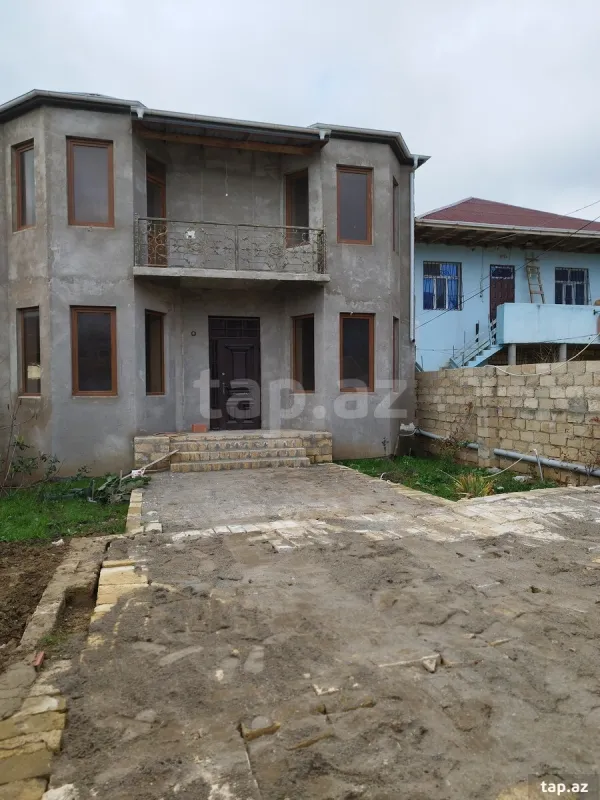 Satılır 6 otaqlı həyət evi