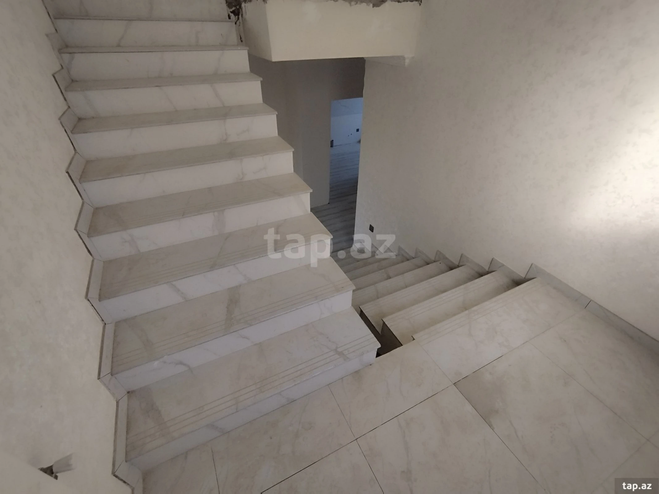 Satılır 6 otaqlı həyət evi