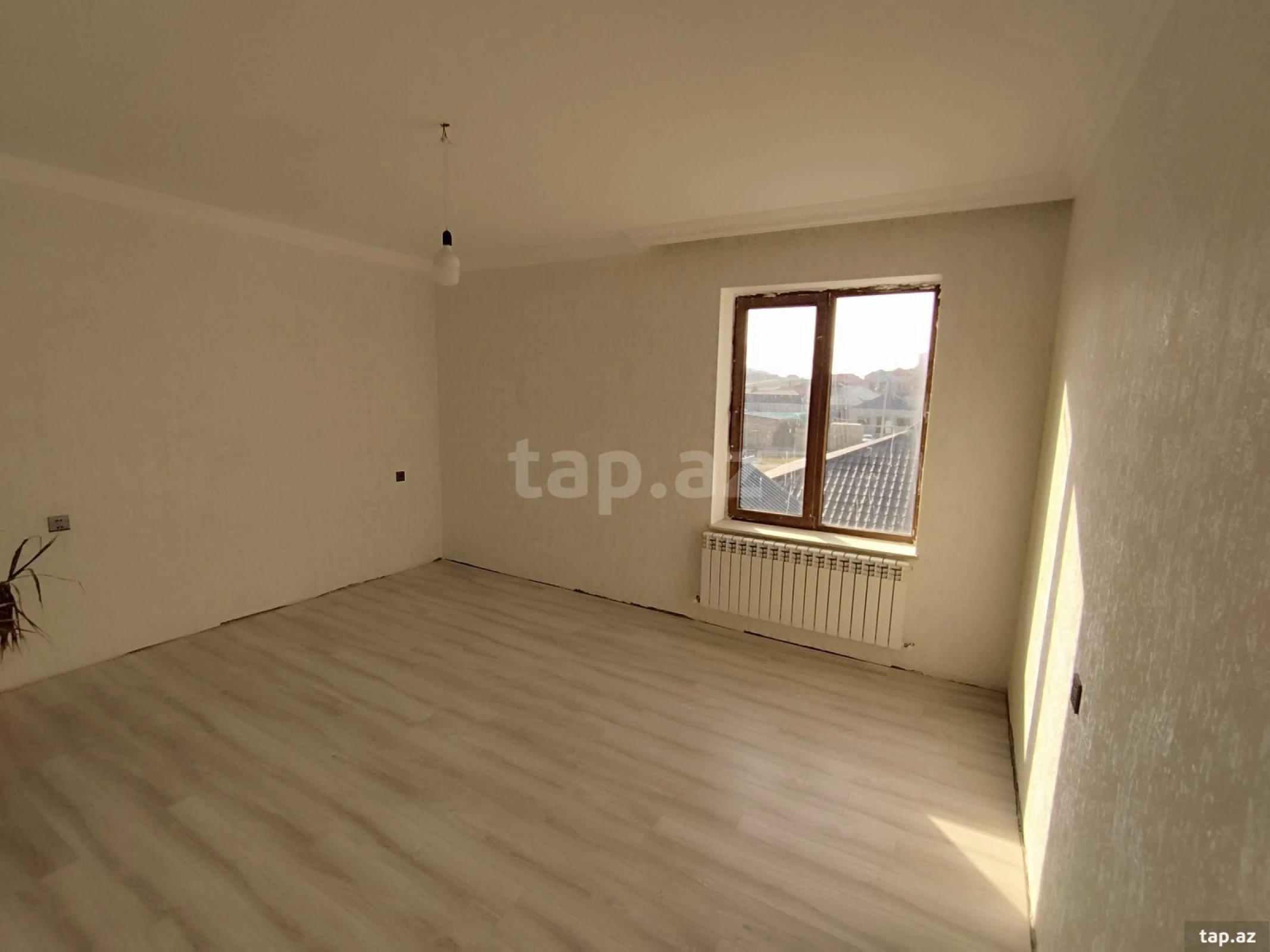 Satılır 6 otaqlı həyət evi