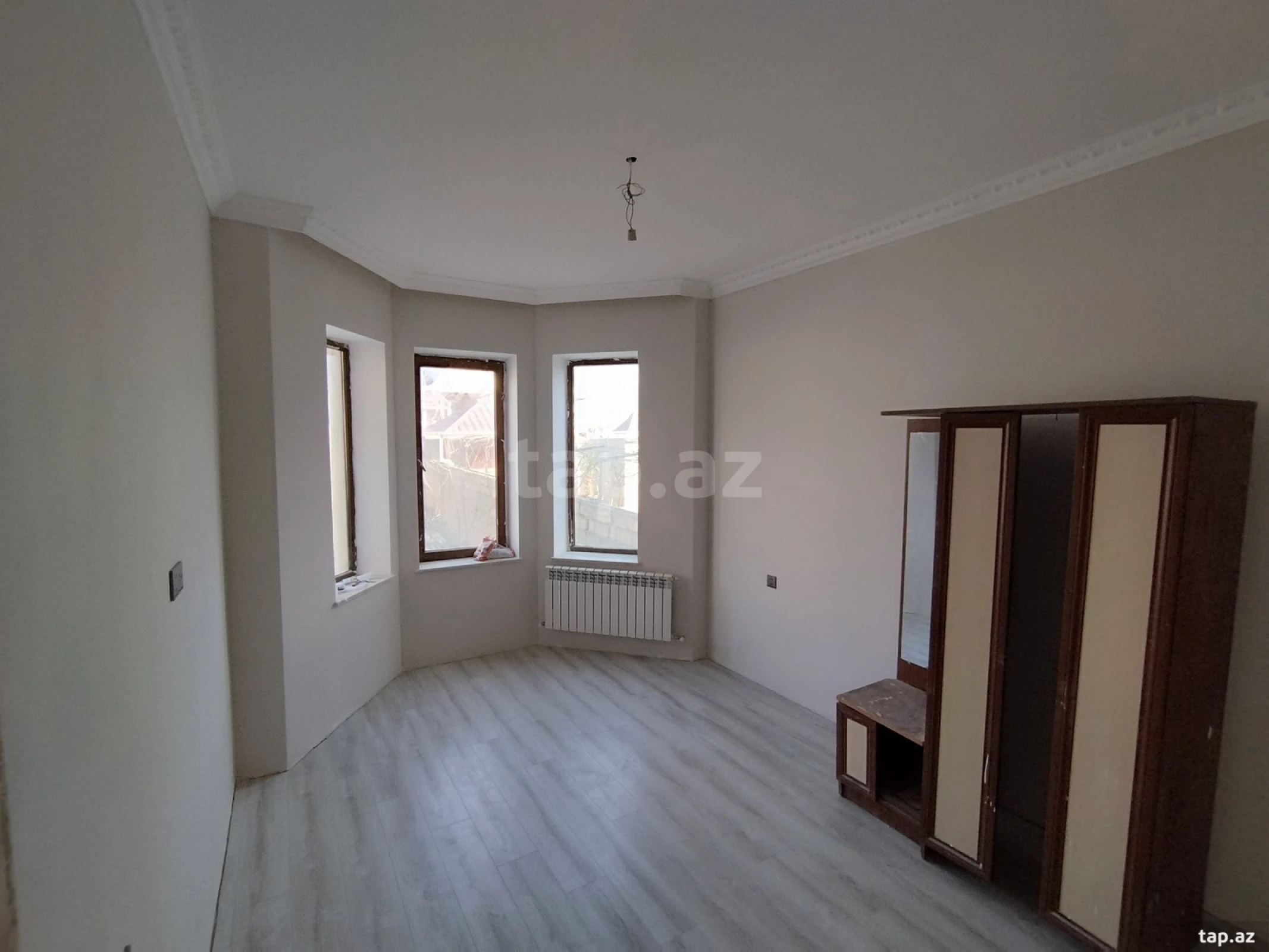 Satılır 6 otaqlı həyət evi