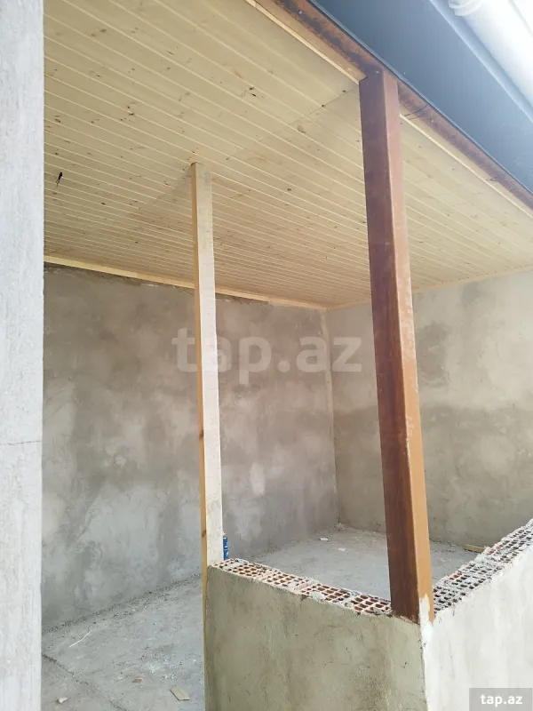 Satılır 6 otaqlı həyət evi