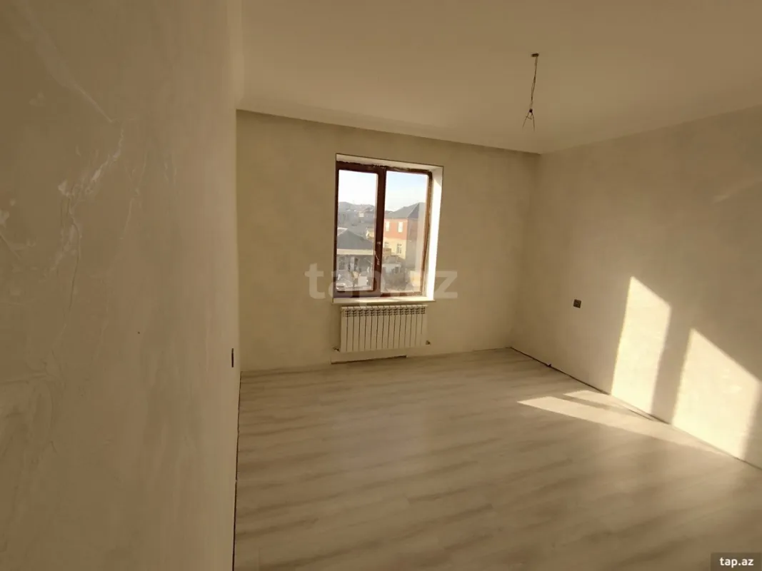 Satılır 6 otaqlı həyət evi