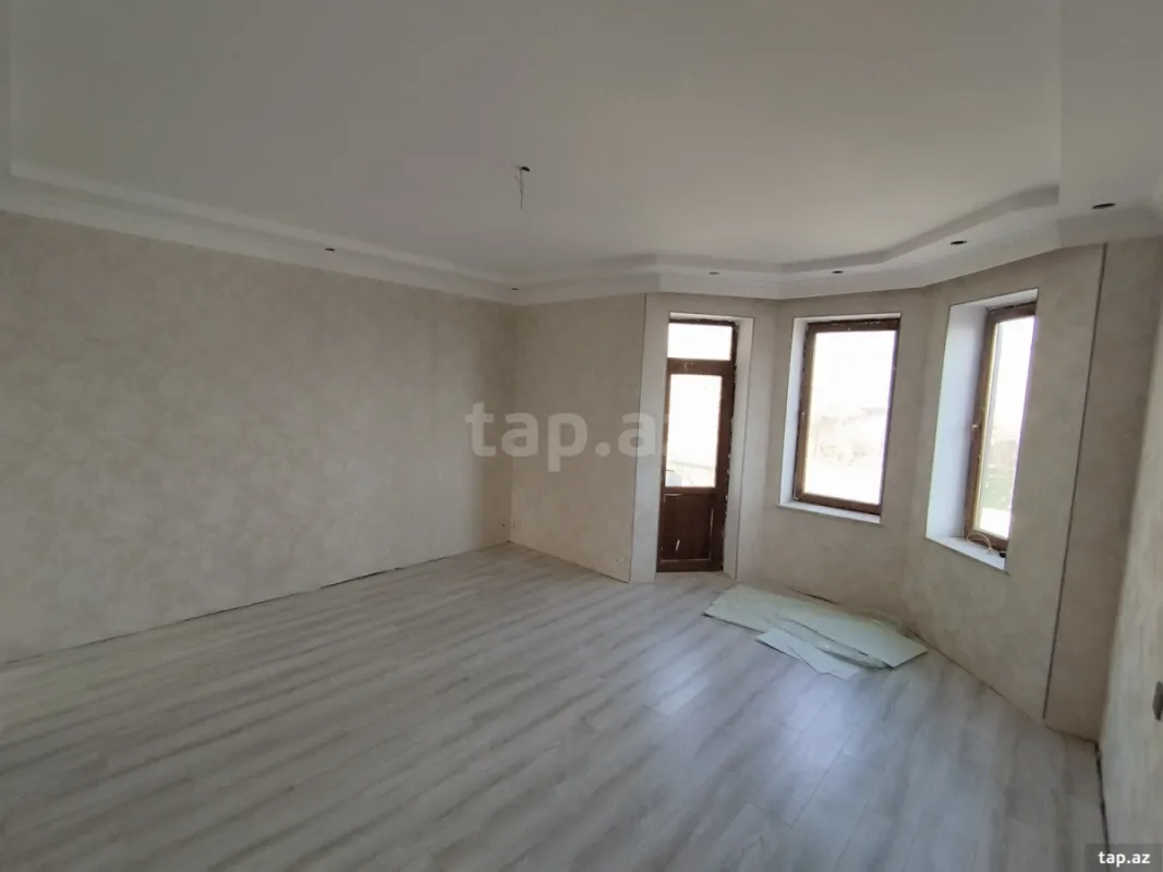 Satılır 6 otaqlı həyət evi