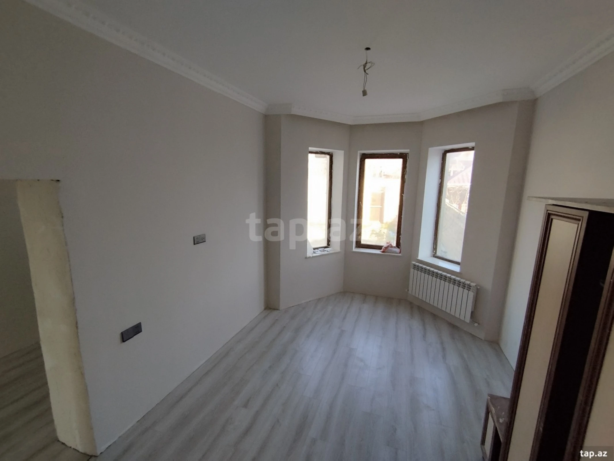 Satılır 6 otaqlı həyət evi