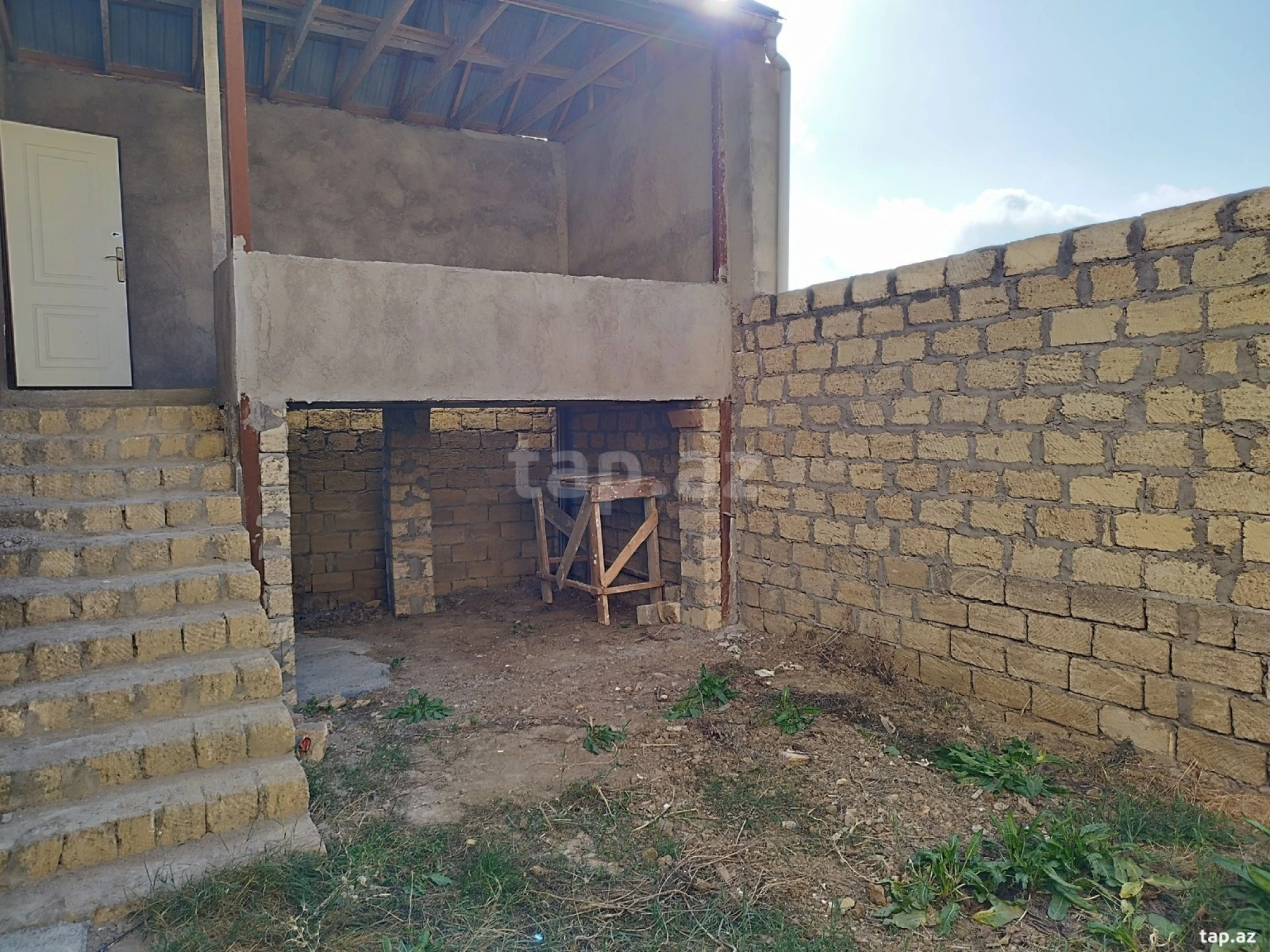 Satılır 6 otaqlı həyət evi