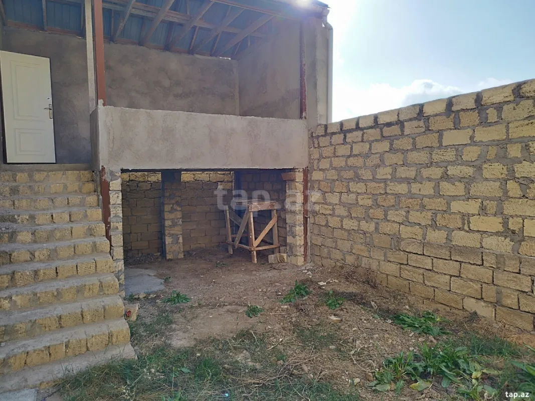 Satılır 6 otaqlı həyət evi