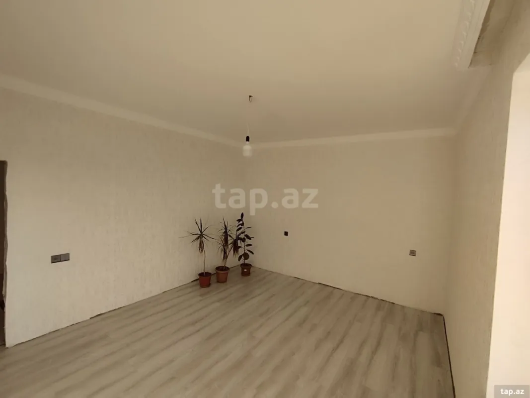 Satılır 6 otaqlı həyət evi