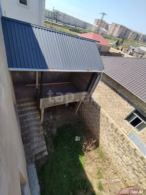 Satılır 6 otaqlı həyət evi