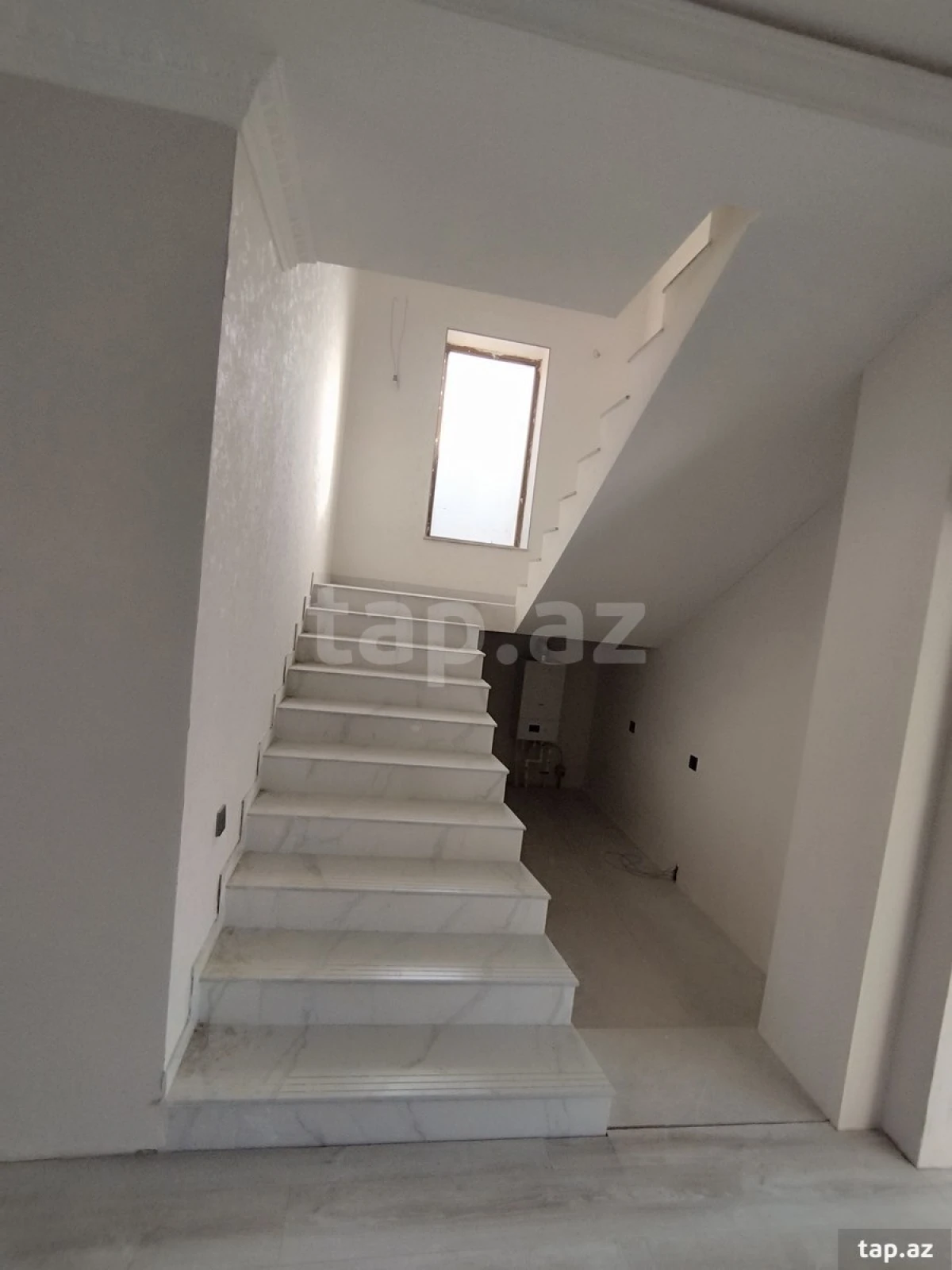 Satılır 6 otaqlı həyət evi