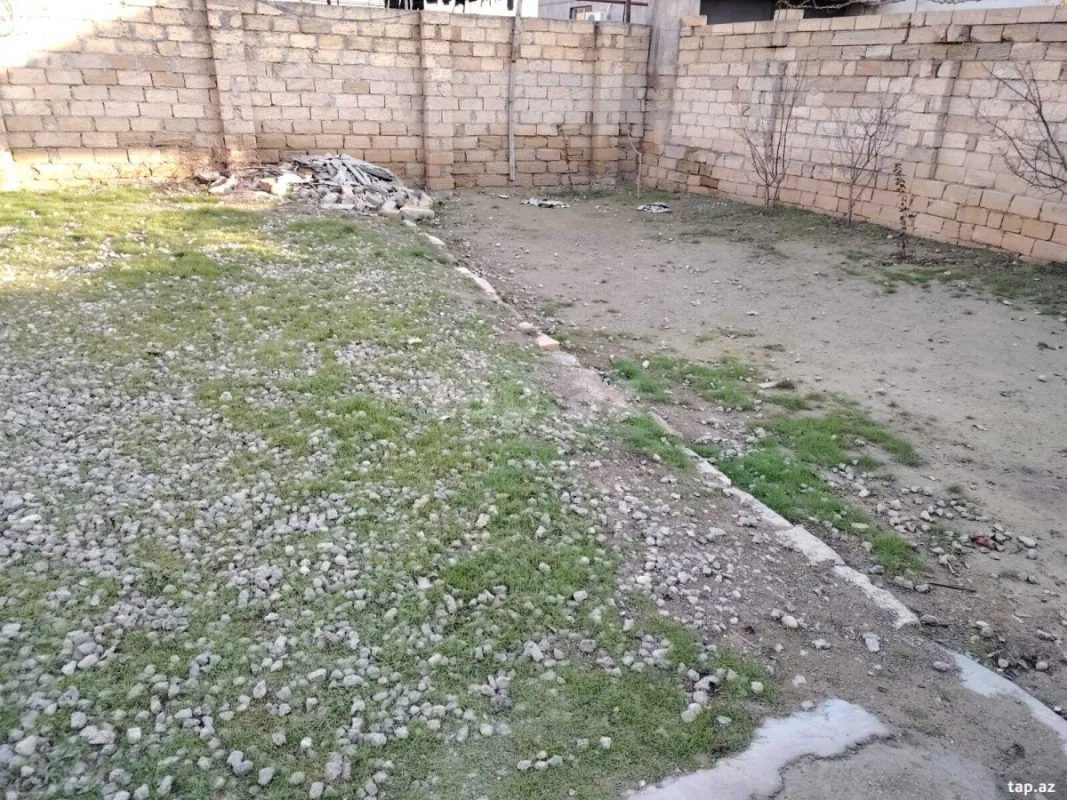 Satılır 4 otaqlı həyət evi