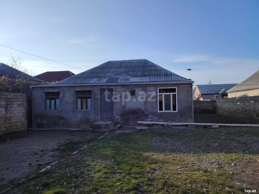 Satılır 4 otaqlı həyət evi
