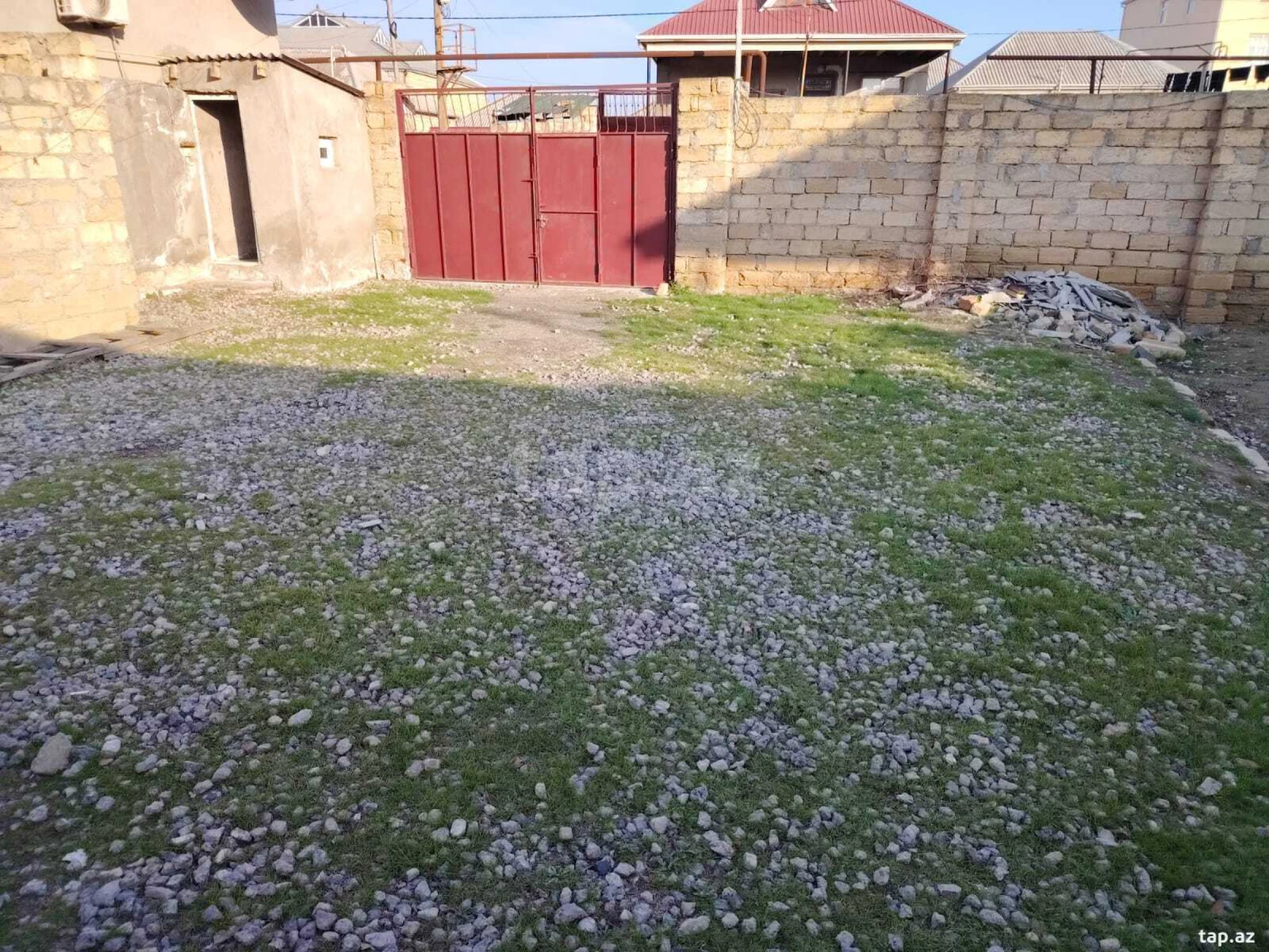 Satılır 4 otaqlı həyət evi