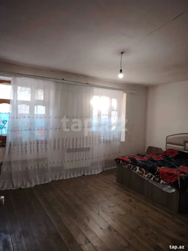 Satılır 4 otaqlı həyət evi