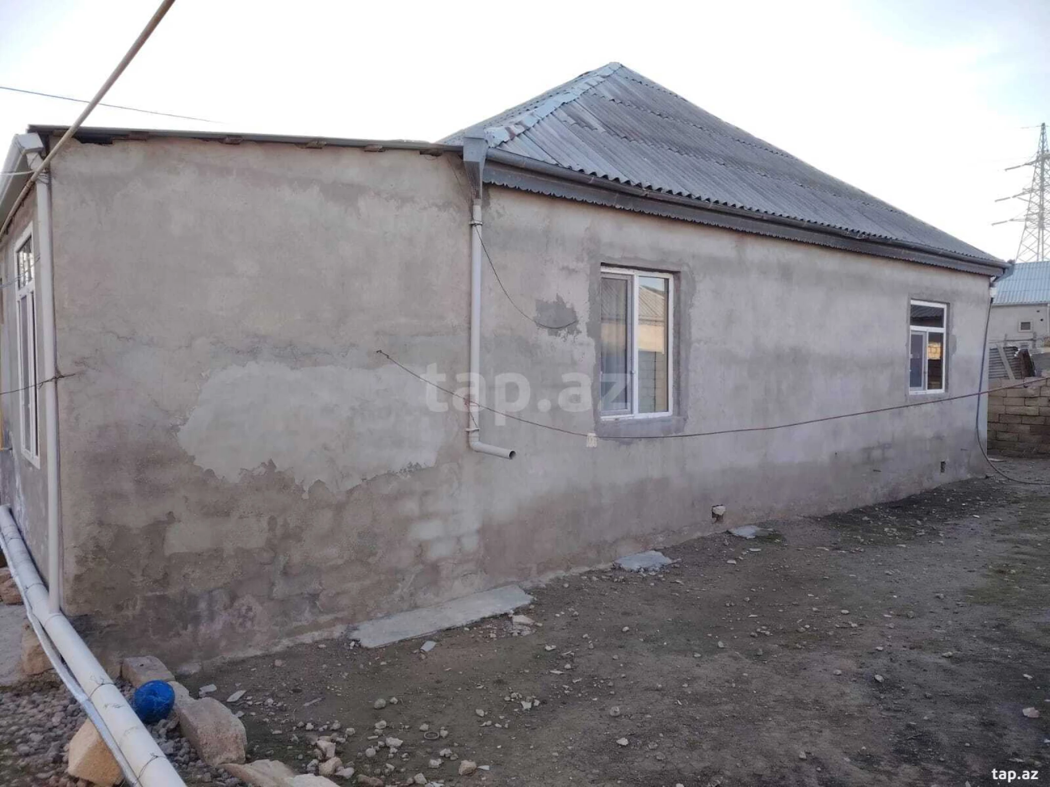 Satılır 4 otaqlı həyət evi