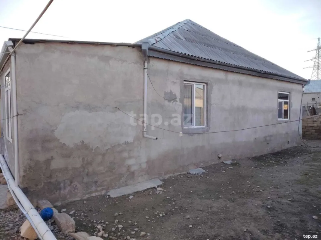 Satılır 4 otaqlı həyət evi