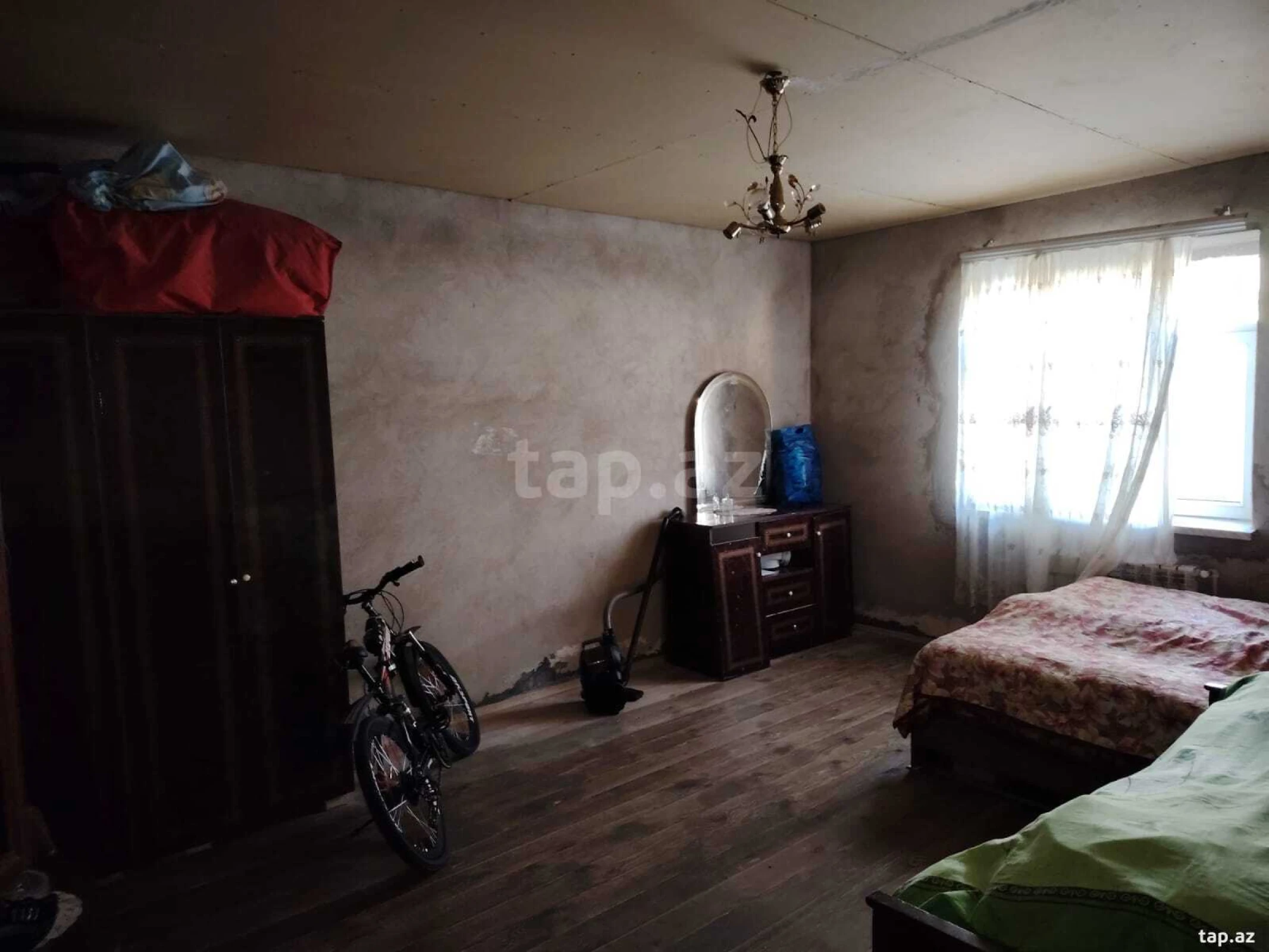 Satılır 4 otaqlı həyət evi