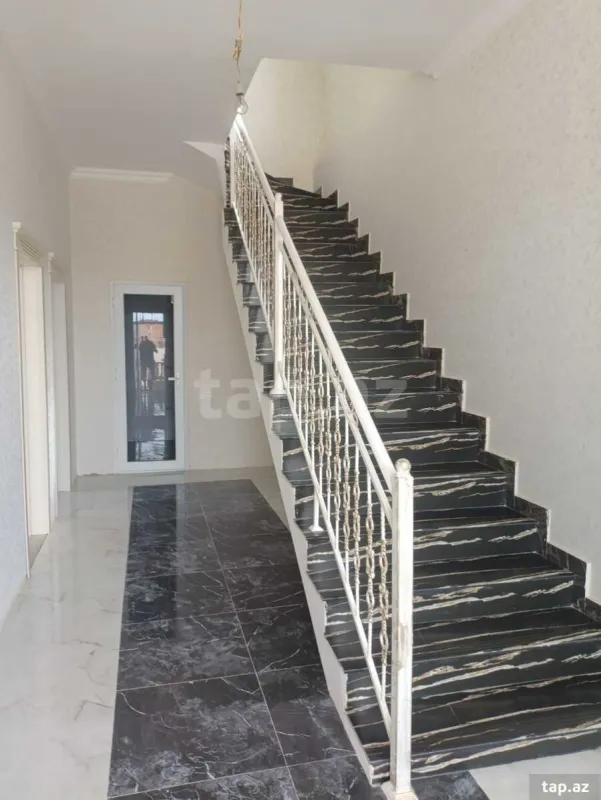 Satılır 4 otaqlı həyət evi