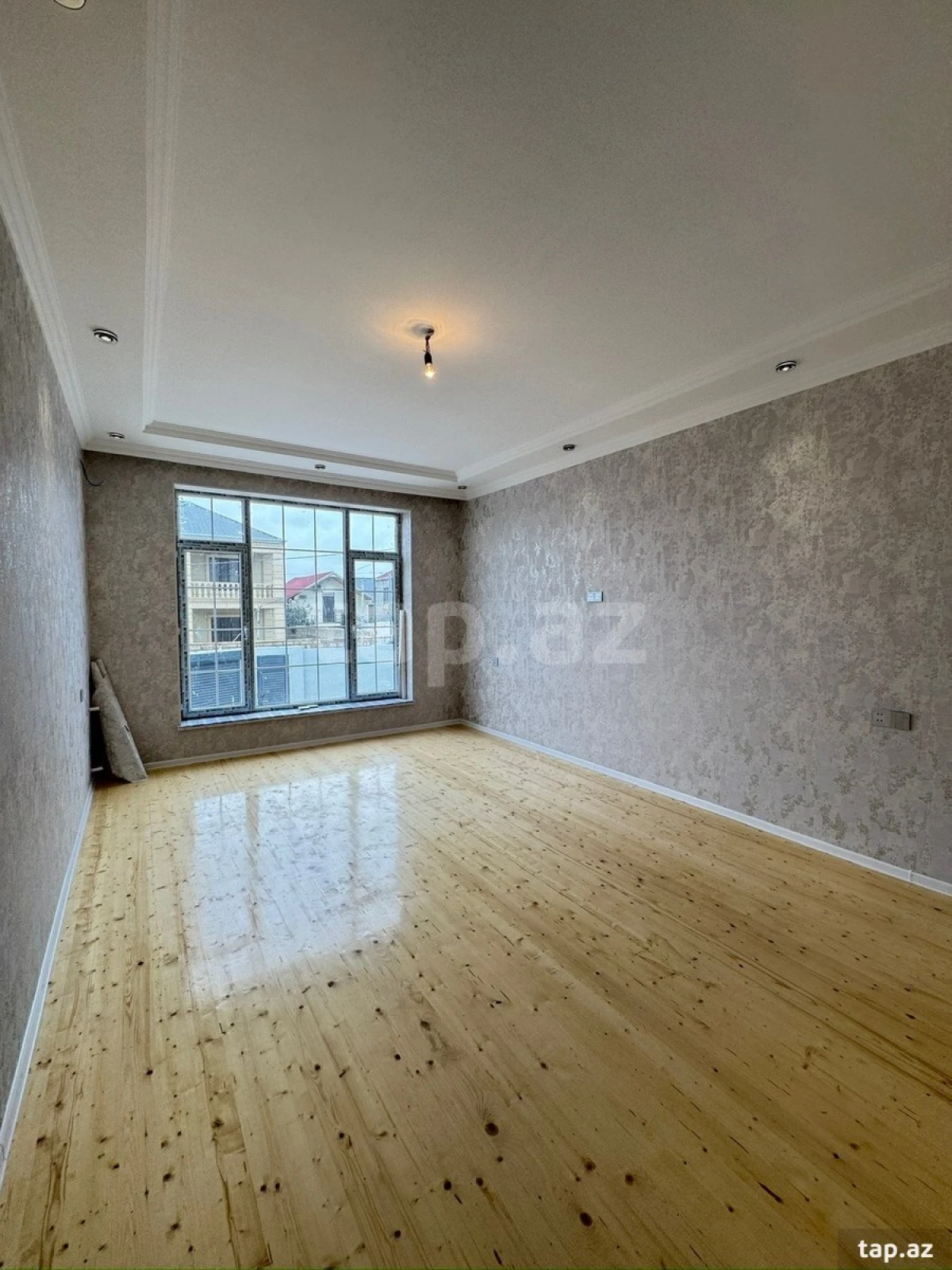 Satılır 4 otaqlı həyət evi