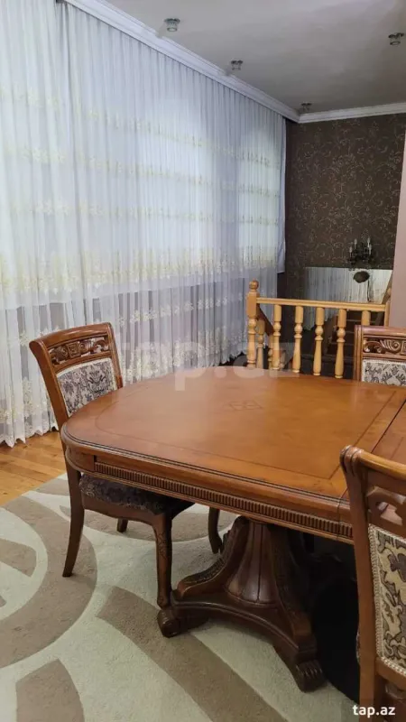 Satılır 7 otaqlı həyət evi