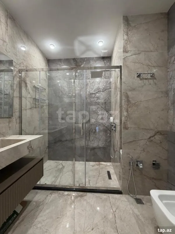 Kirayə verilir 4 otaqlı yeni tikili 200 m²