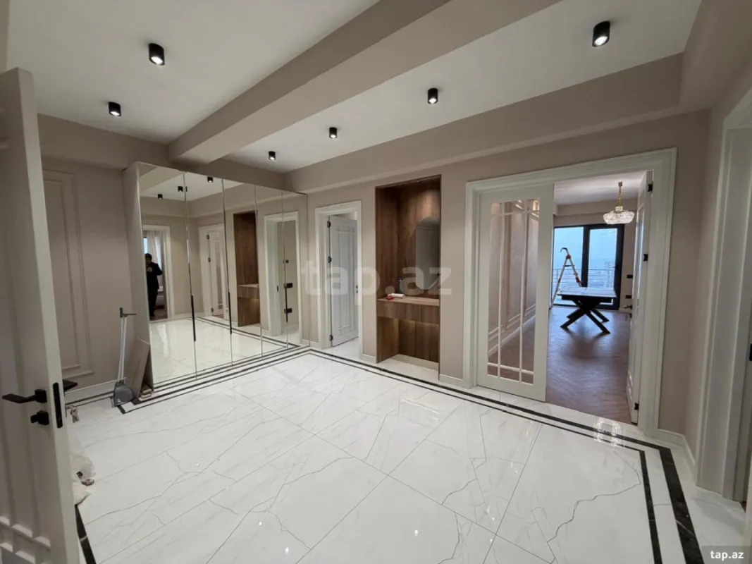 Kirayə verilir 4 otaqlı yeni tikili 200 m²