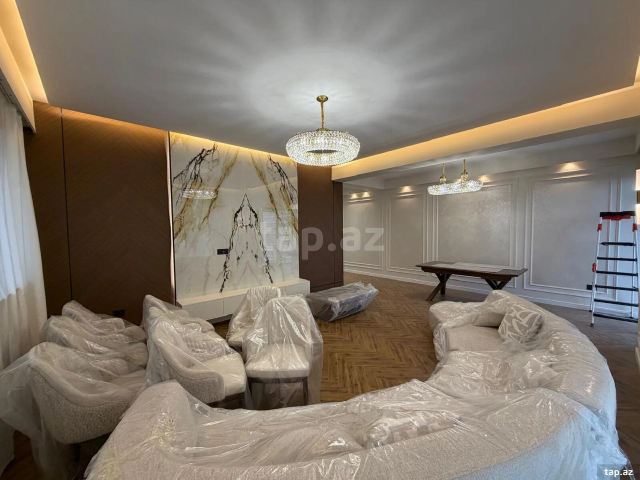 Kirayə verilir 4 otaqlı yeni tikili 200 m²