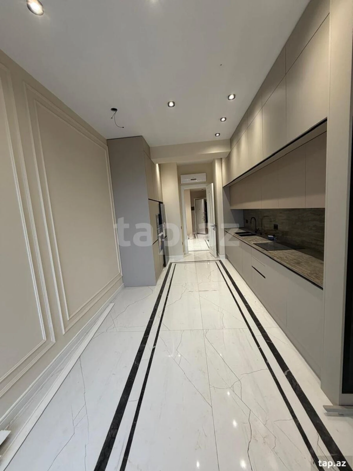 Kirayə verilir 4 otaqlı yeni tikili 200 m²