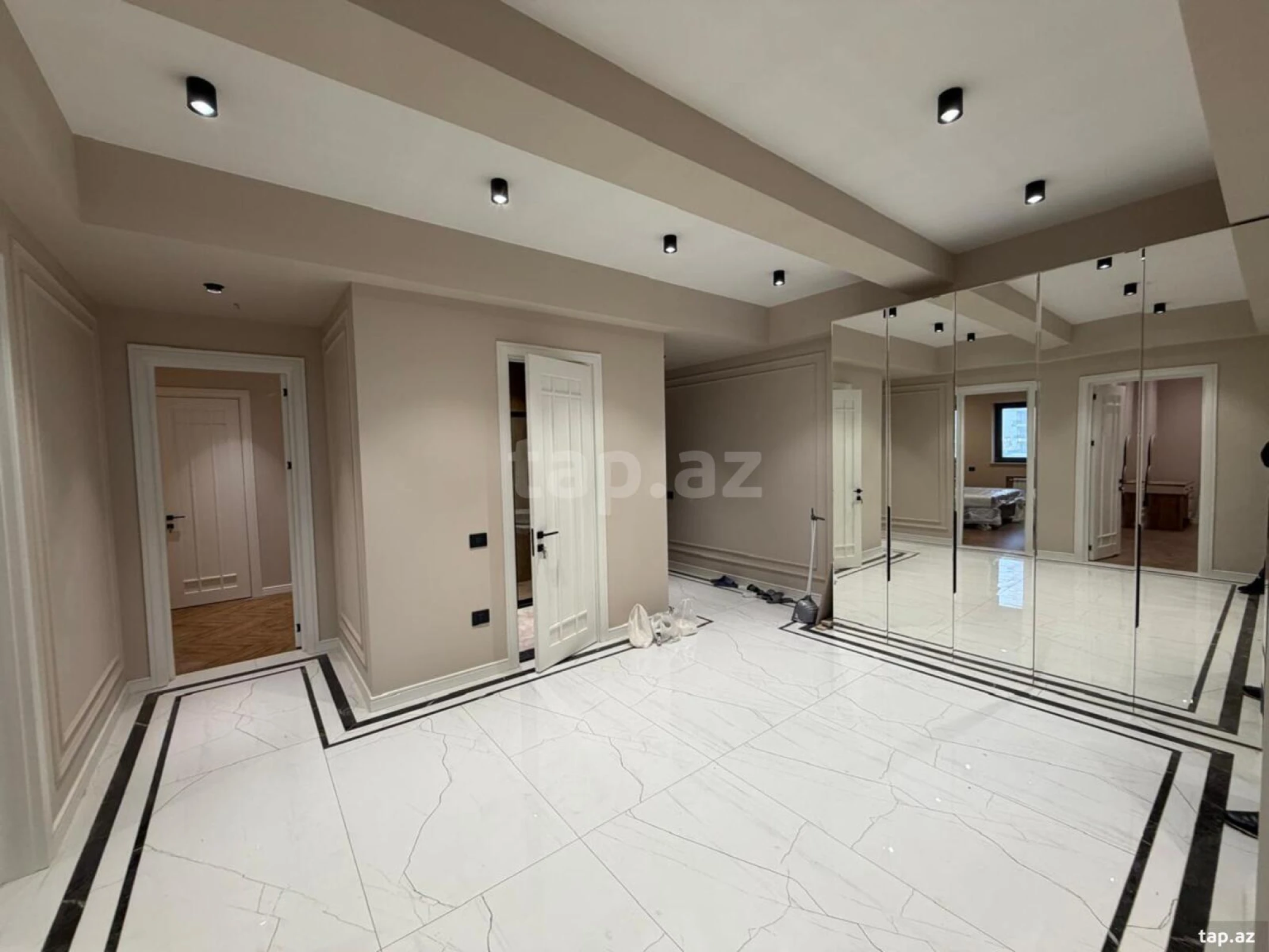 Kirayə verilir 4 otaqlı yeni tikili 200 m²