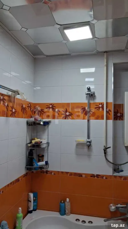 Satılır 4 otaqlı mənzil 102 m²