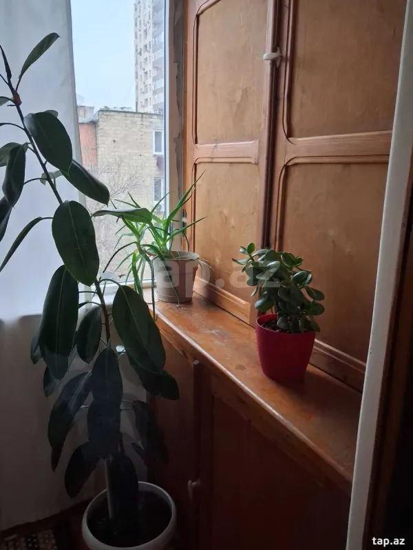 Satılır 4 otaqlı mənzil 102 m²