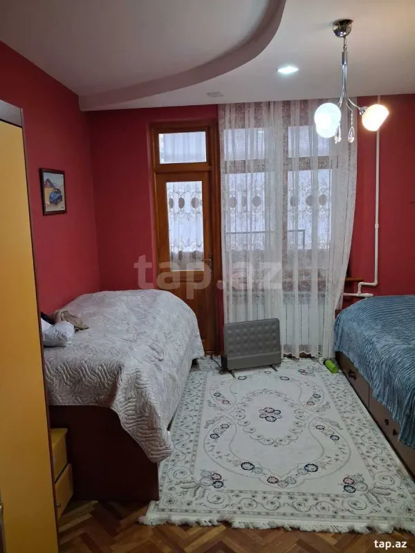 Satılır 4 otaqlı mənzil 102 m²