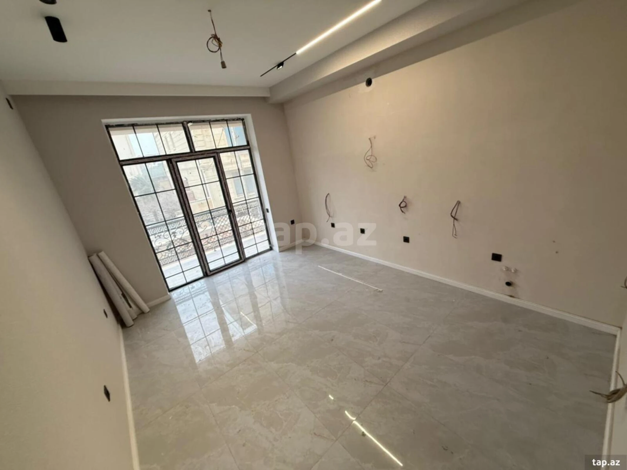 Satılır 6 otaqlı həyət evi