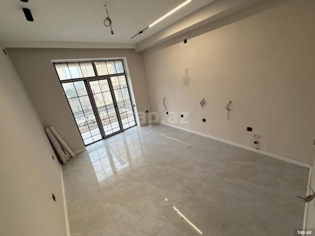 Satılır 6 otaqlı həyət evi