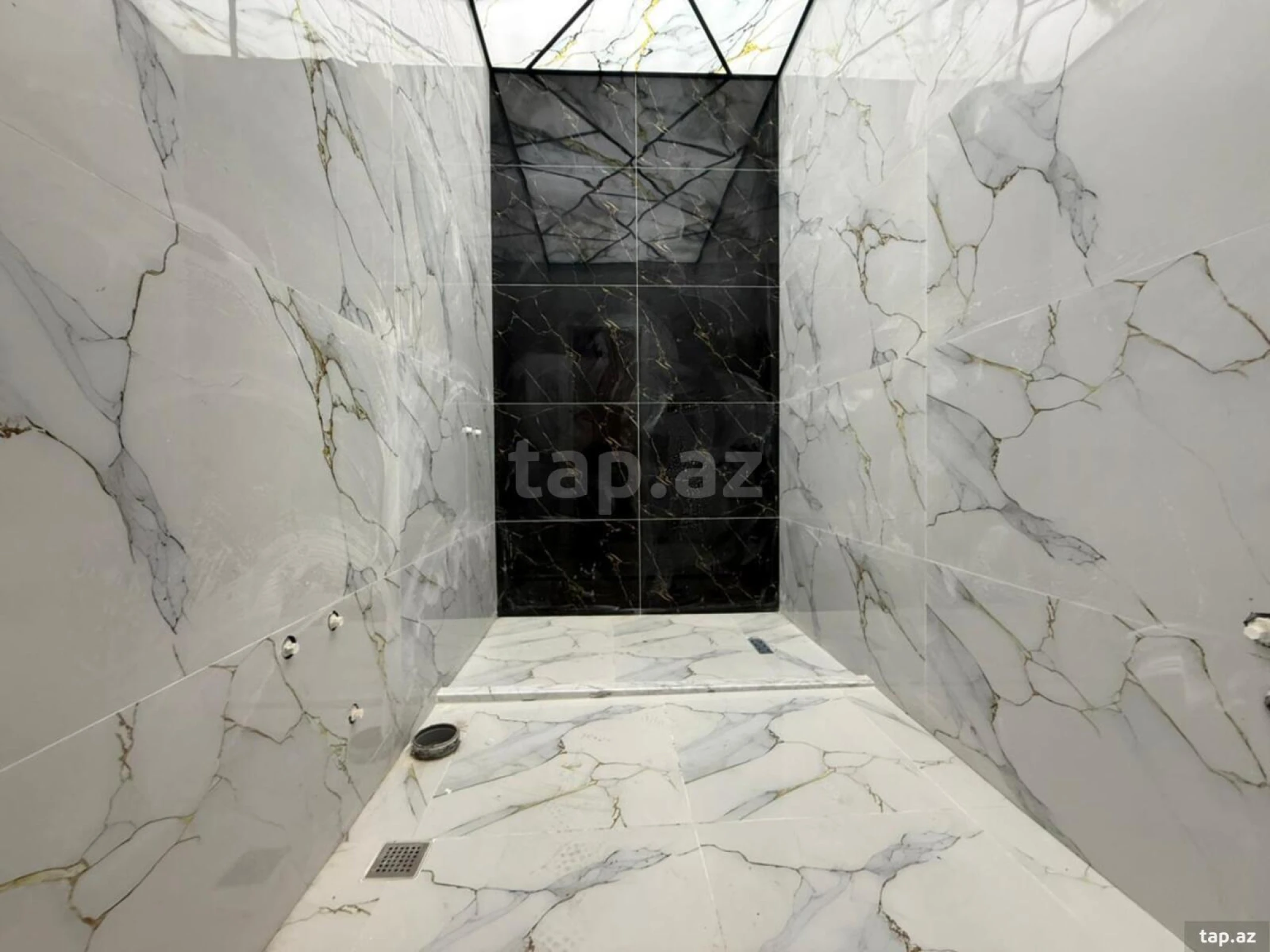 Satılır 6 otaqlı həyət evi