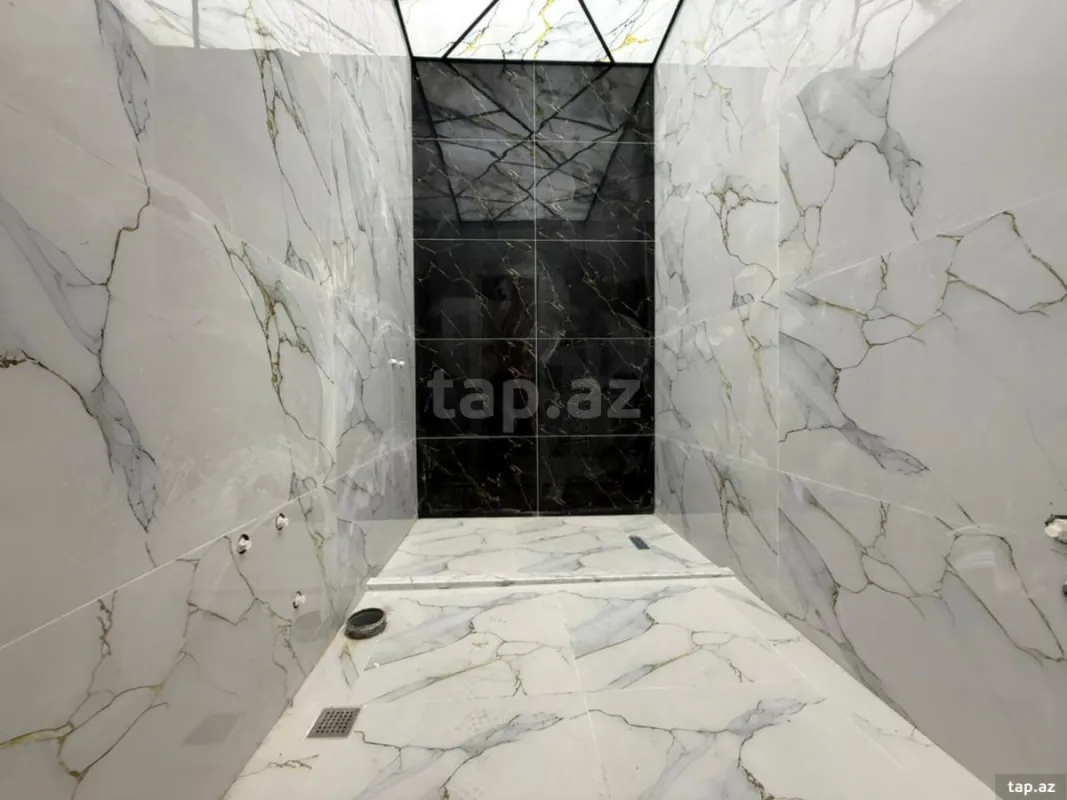 Satılır 6 otaqlı həyət evi