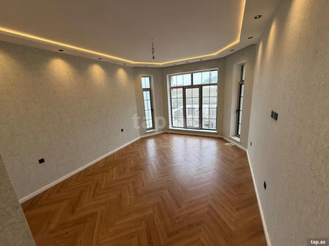 Satılır 6 otaqlı həyət evi